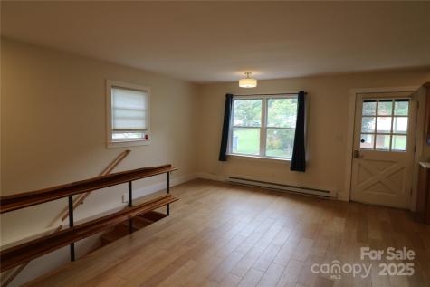 9 Oakland Street Weaverville NC 28787