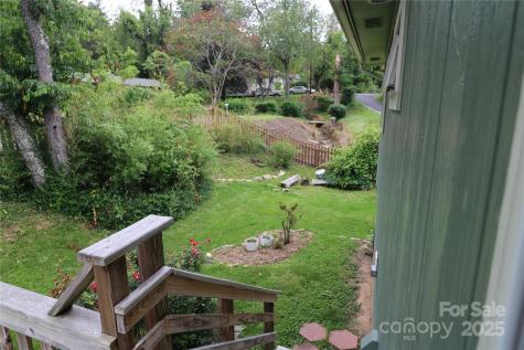 9 Oakland Street Weaverville NC 28787