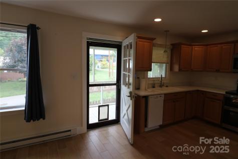 9 Oakland Street Weaverville NC 28787