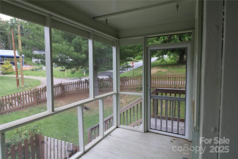 9 Oakland Street Weaverville NC 28787