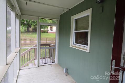 9 Oakland Street Weaverville NC 28787