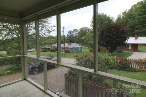 9 Oakland Street Weaverville NC 28787