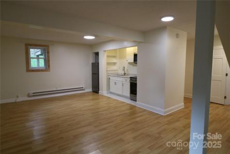 9 Oakland Street Weaverville NC 28787