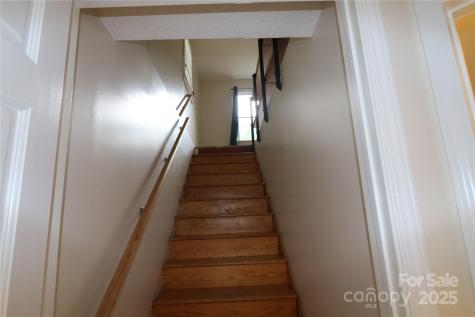 9 Oakland Street Weaverville NC 28787