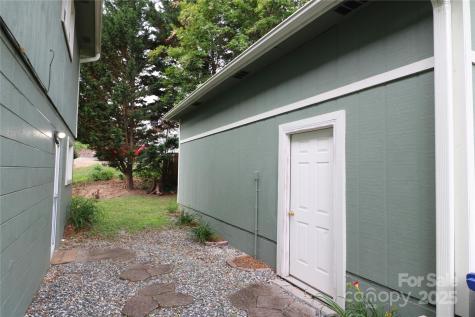 9 Oakland Street Weaverville NC 28787