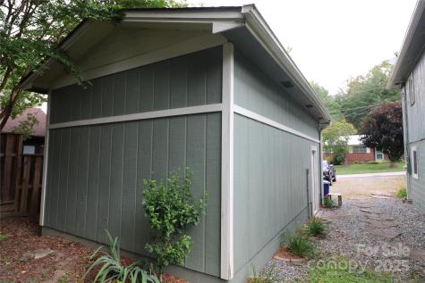 9 Oakland Street Weaverville NC 28787