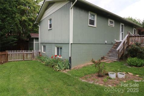9 Oakland Street Weaverville NC 28787
