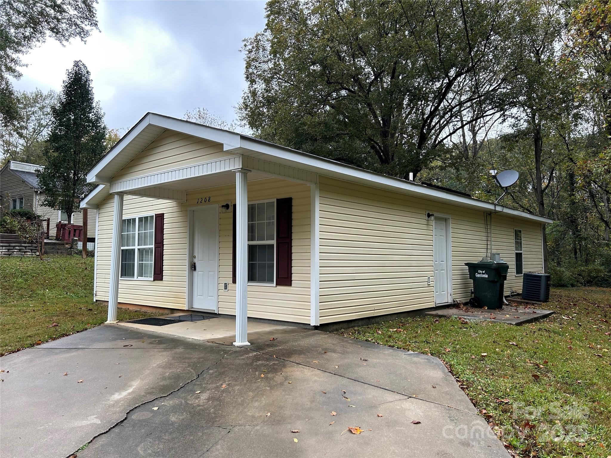 1208 W Walnut Avenue Gastonia NC 28052