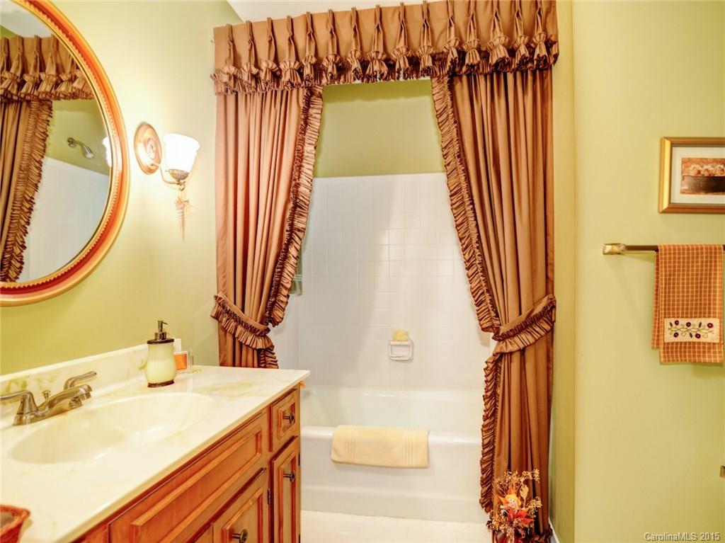 1033 Charter Place Charlotte NC 28211