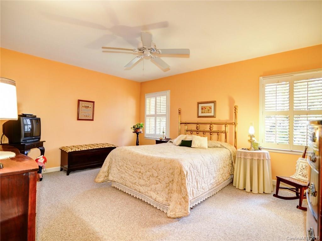 1033 Charter Place Charlotte NC 28211
