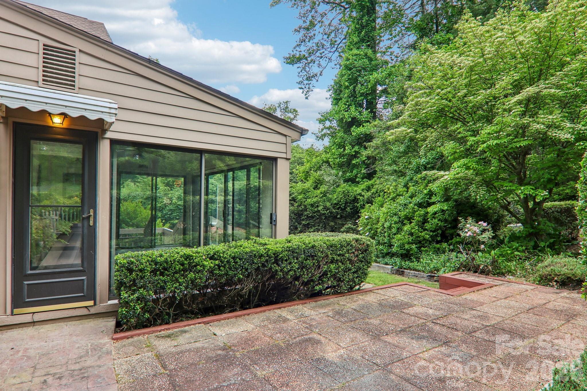 104 Finley Street Hendersonville NC 28739