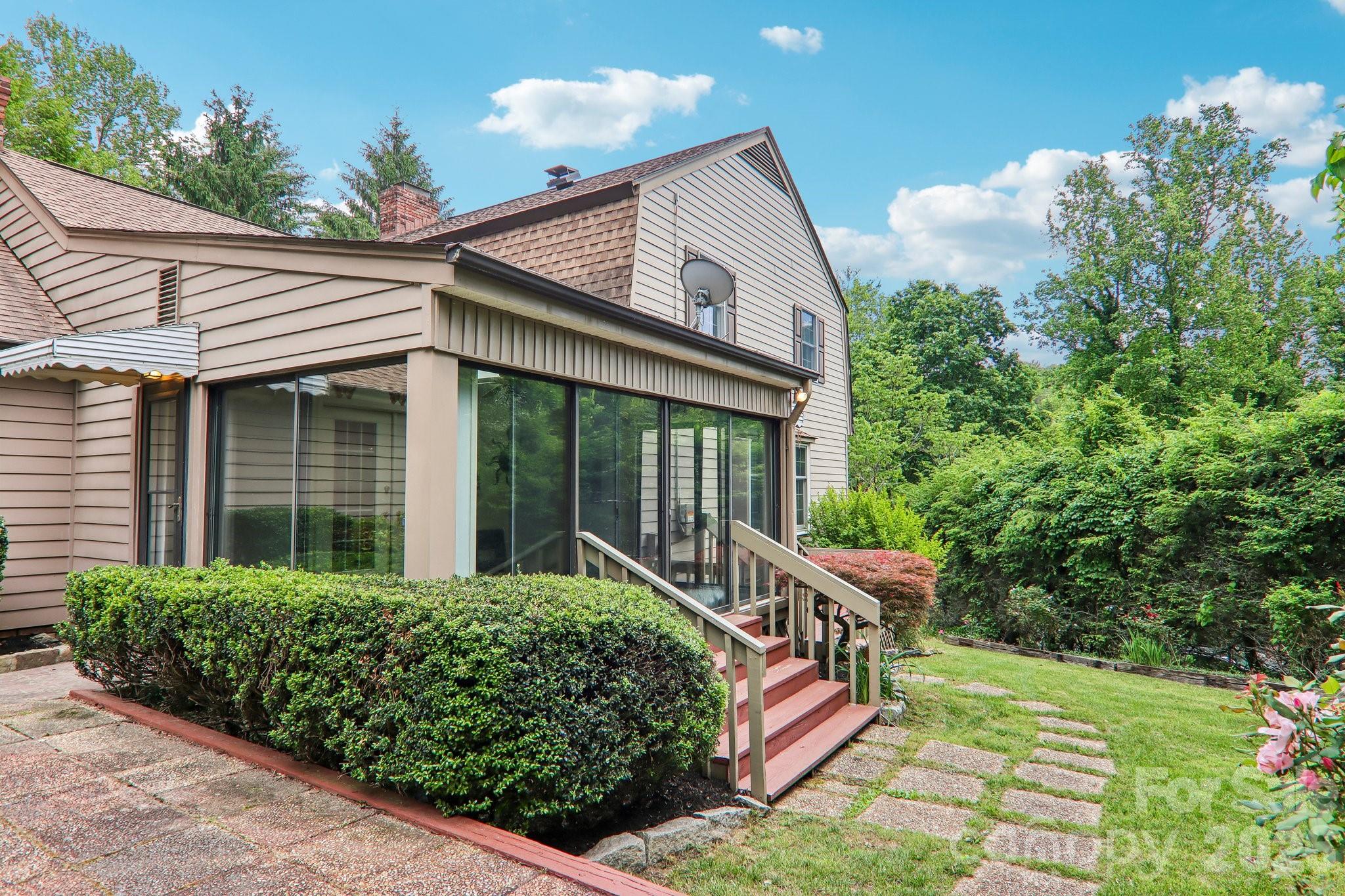 104 Finley Street Hendersonville NC 28739