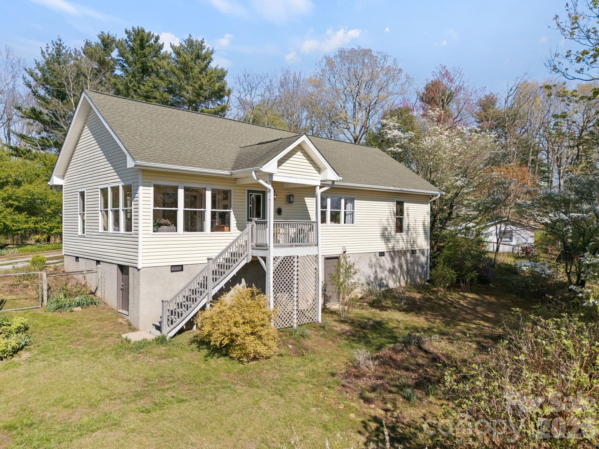 367 Crescent Street Saluda NC 28773
