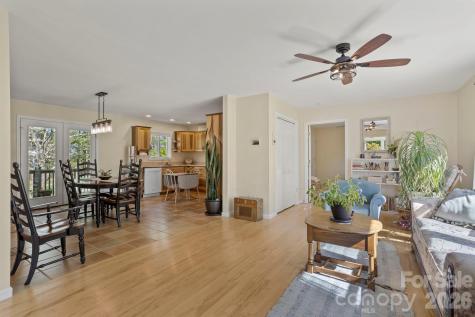367 Crescent Street Saluda NC 28773