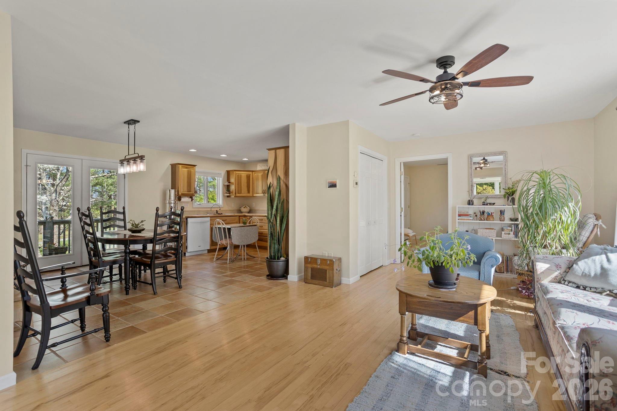 367 Crescent Street Saluda NC 28773
