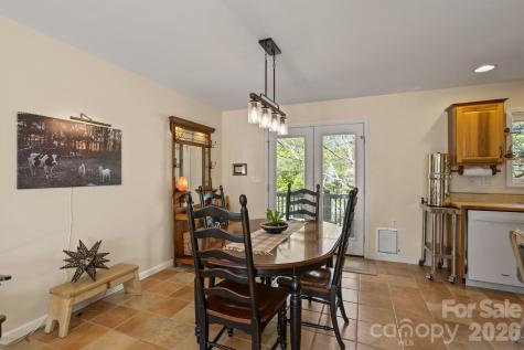 367 Crescent Street Saluda NC 28773