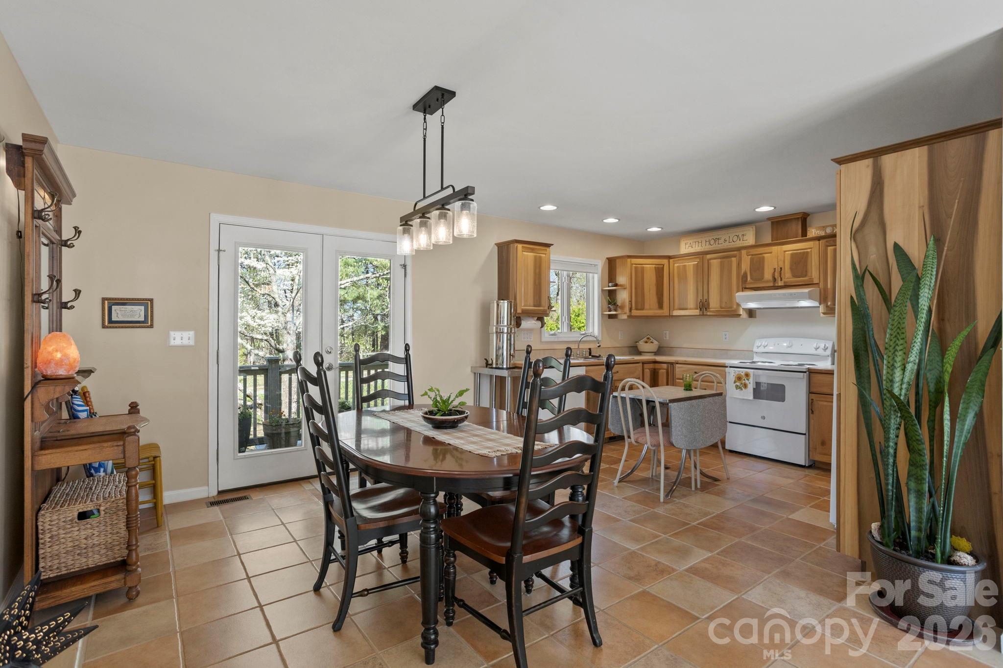 367 Crescent Street Saluda NC 28773