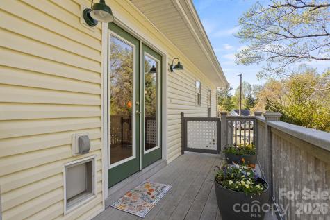367 Crescent Street Saluda NC 28773