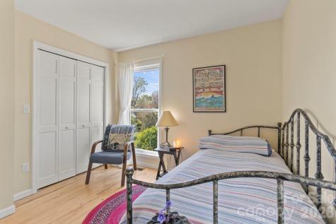 367 Crescent Street Saluda NC 28773