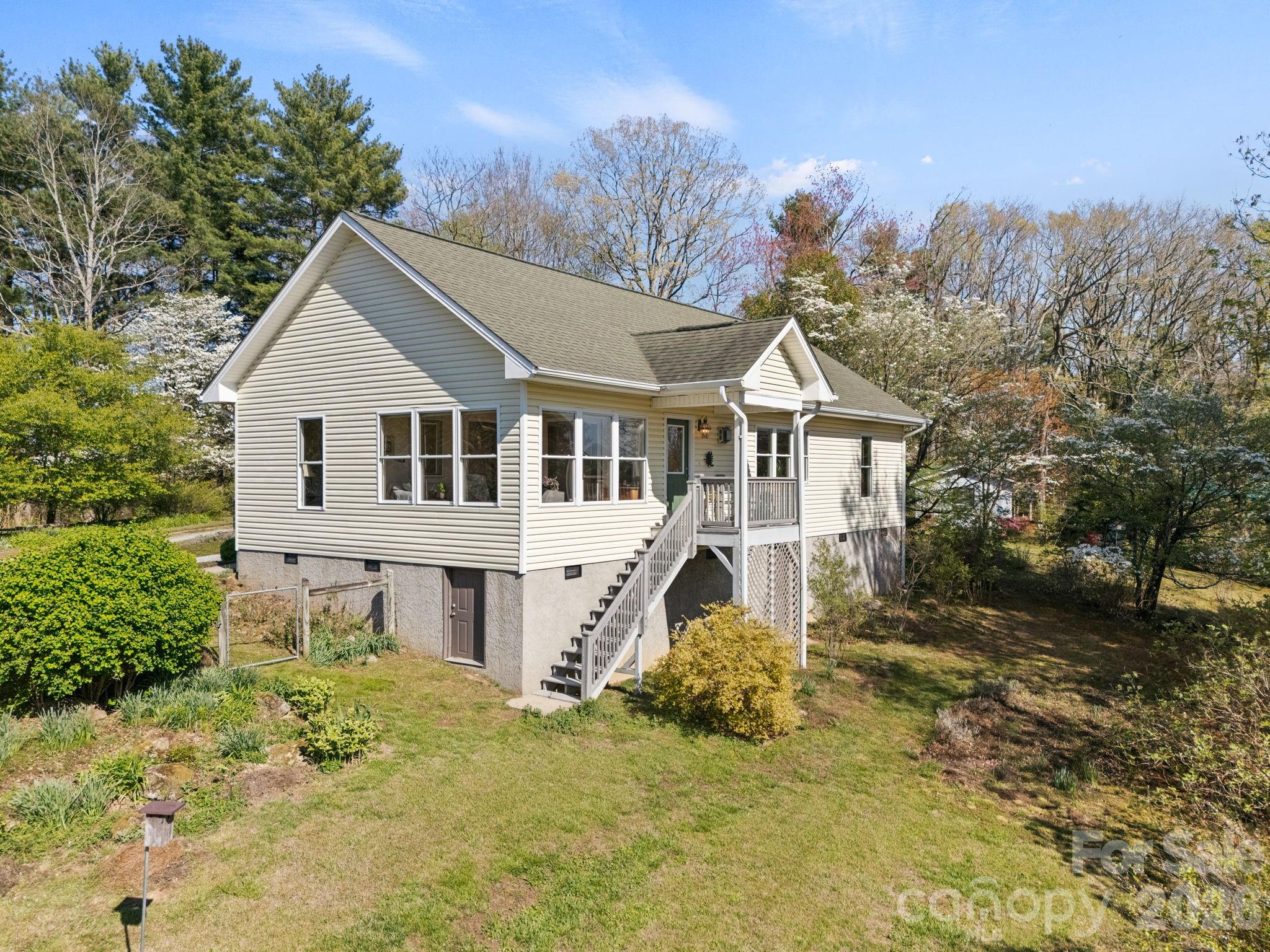 367 Crescent Street Saluda NC 28773