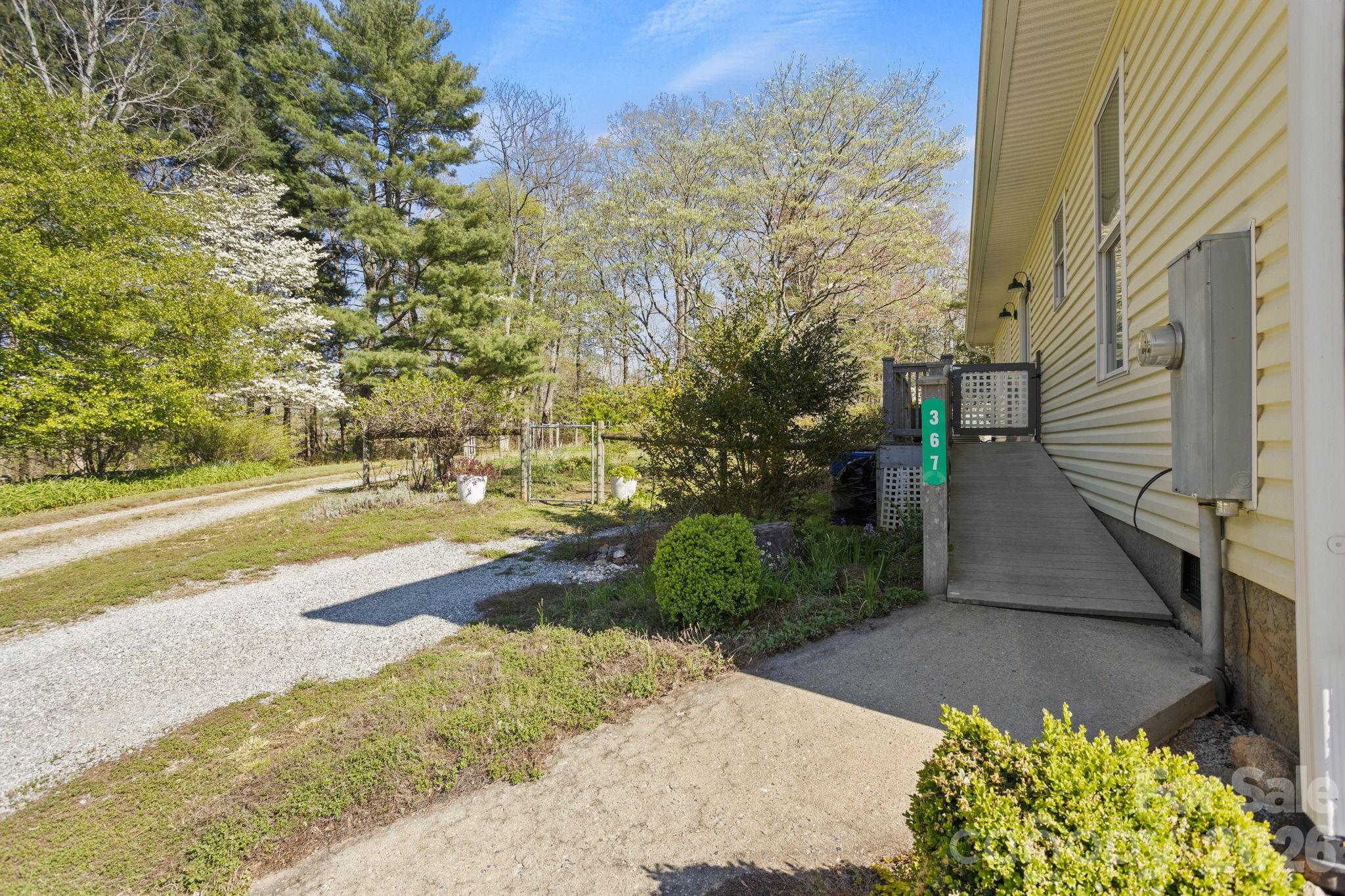 367 Crescent Street Saluda NC 28773