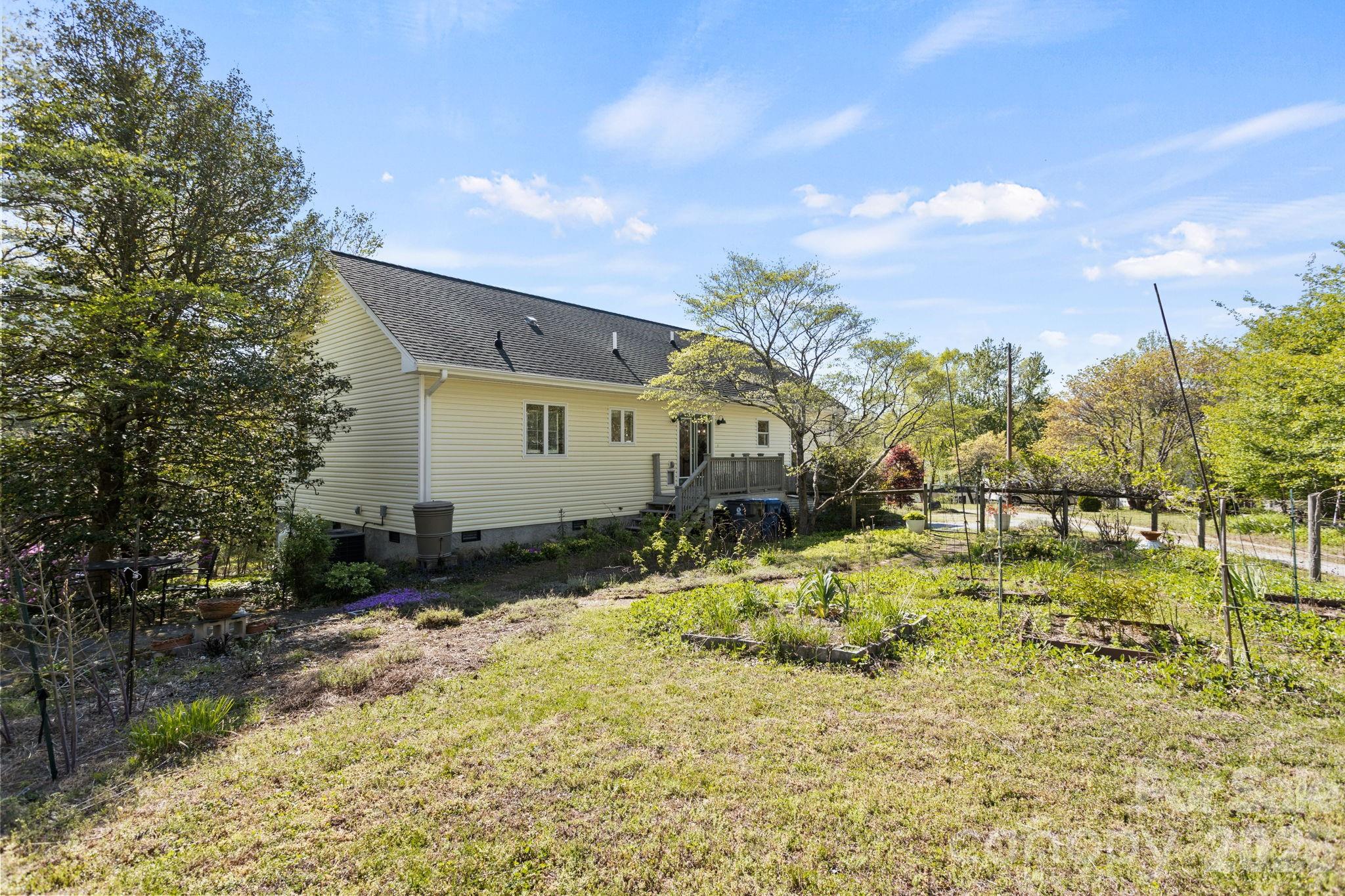 367 Crescent Street Saluda NC 28773