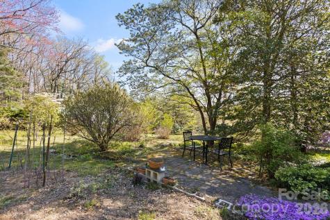 367 Crescent Street Saluda NC 28773