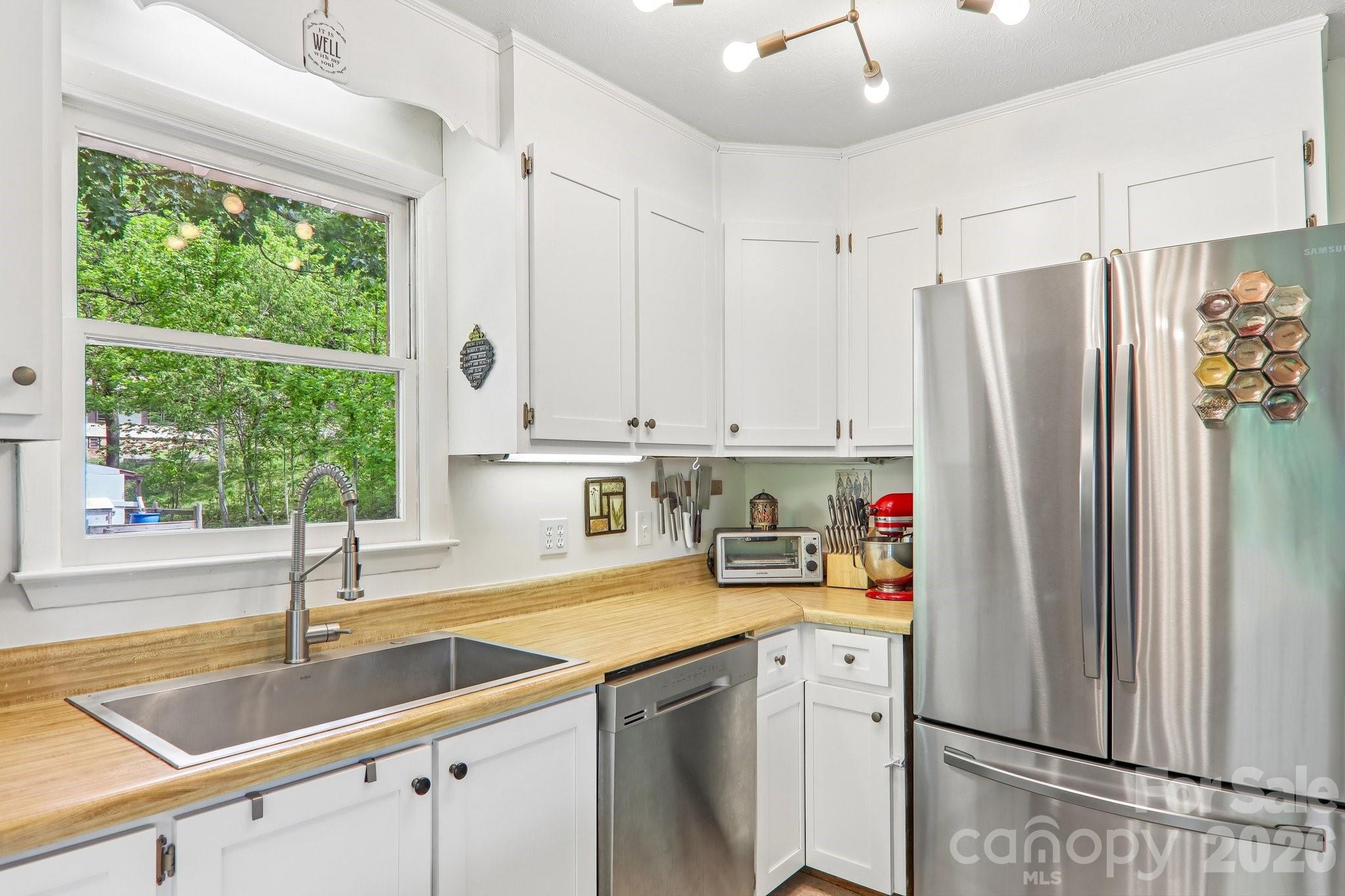 34 Lindsey Hill Lane Zirconia NC 28790