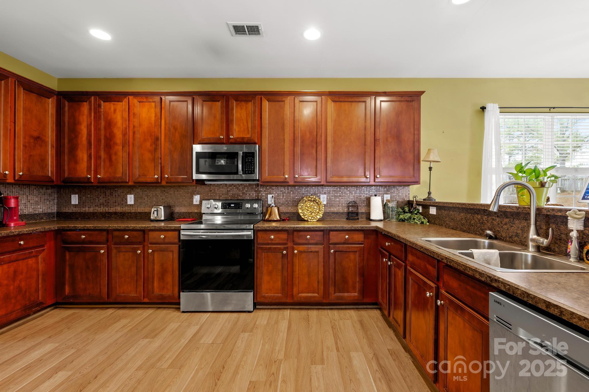 4124 Houldsworth Drive Charlotte NC 28213