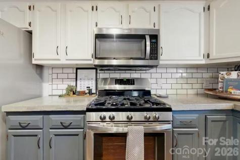 121 Oak Terrace Arden NC 28704