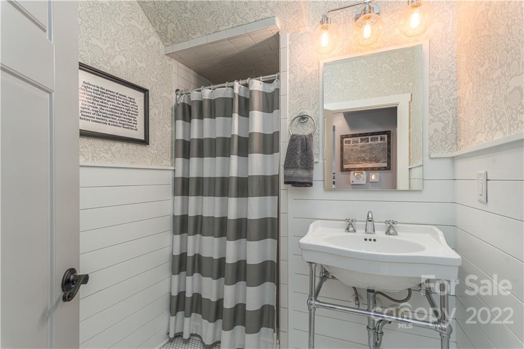 17 Woodley Avenue Asheville NC 28804