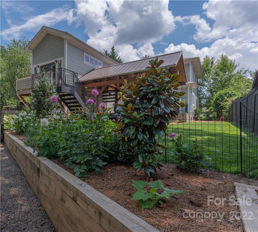 17 Woodley Avenue Asheville NC 28804