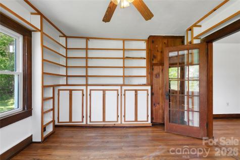 587 Old Hendersonville Highway Brevard NC 28712
