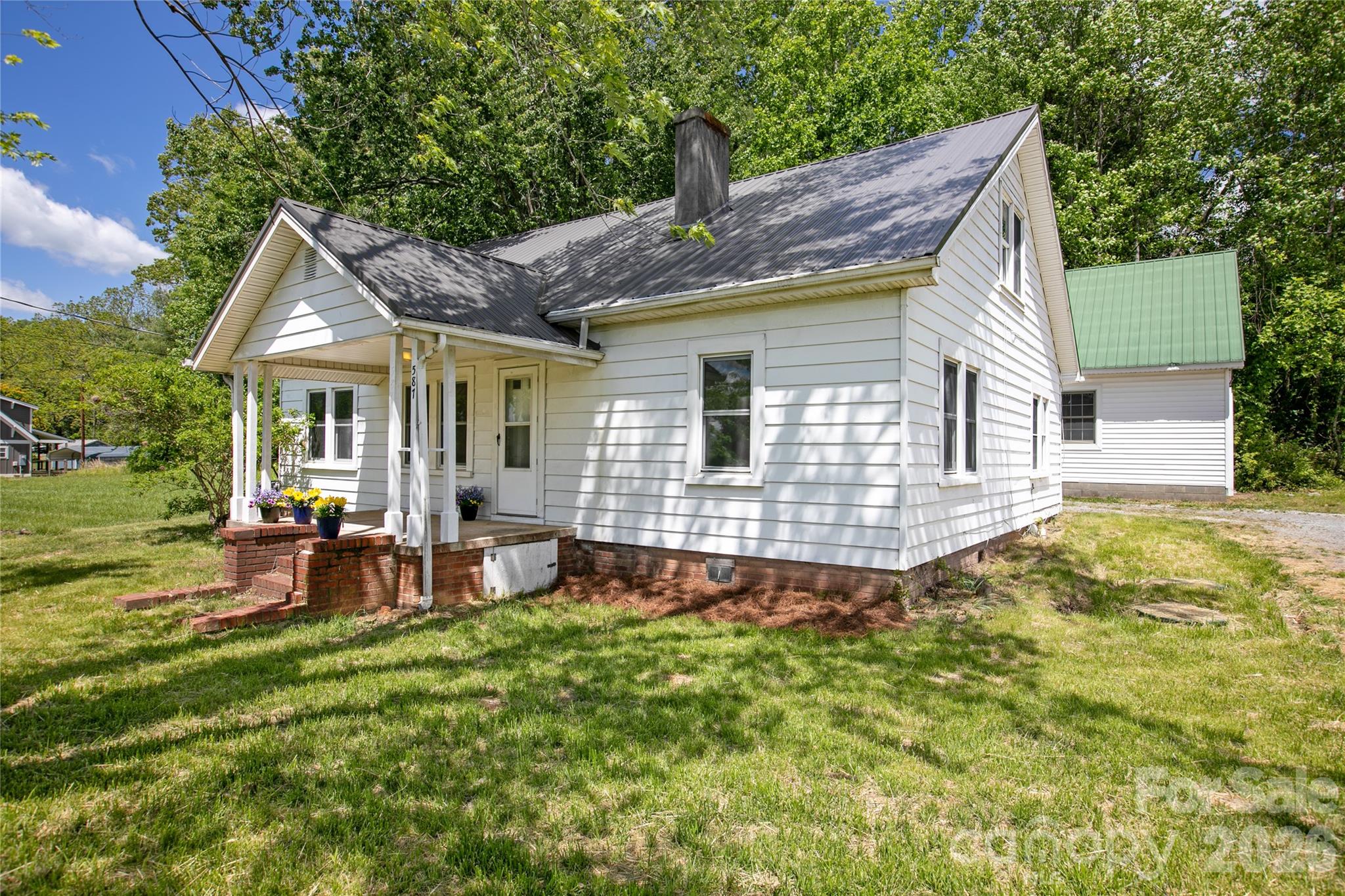 587 Old Hendersonville Highway Brevard NC 28712