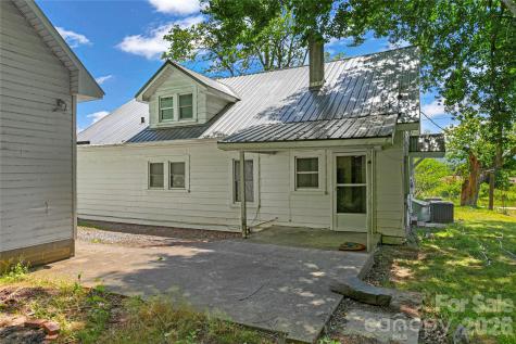 587 Old Hendersonville Highway Brevard NC 28712