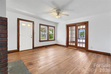 587 Old Hendersonville Highway Brevard NC 28712