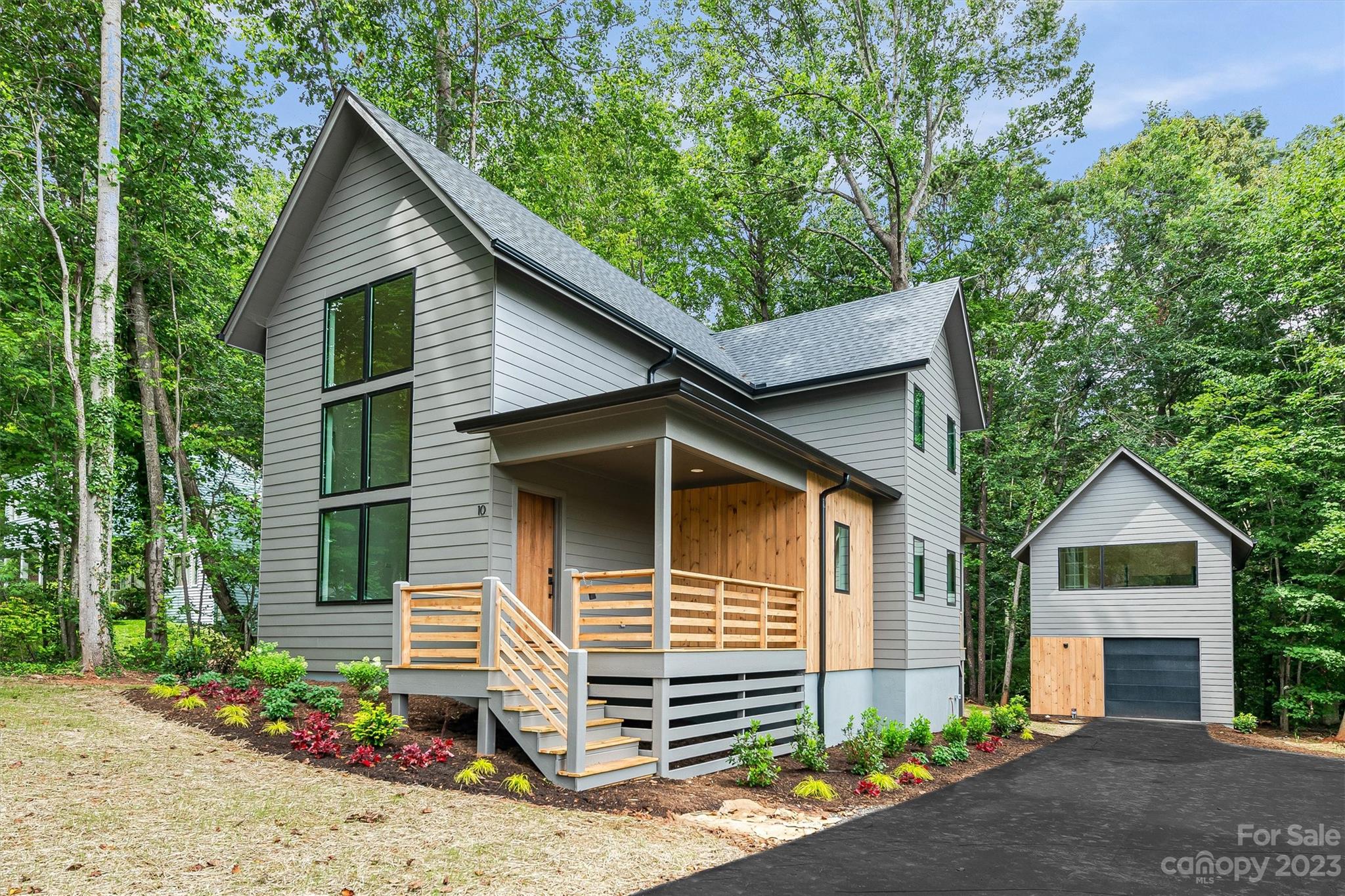 10 English Place Candler NC 28715