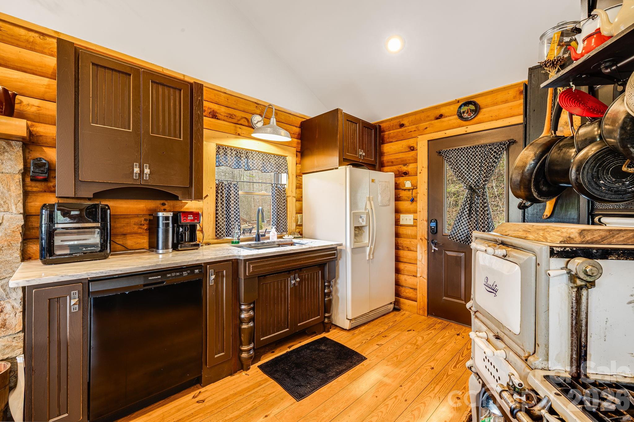 409 Hamlet Drive Burnsville NC 28714