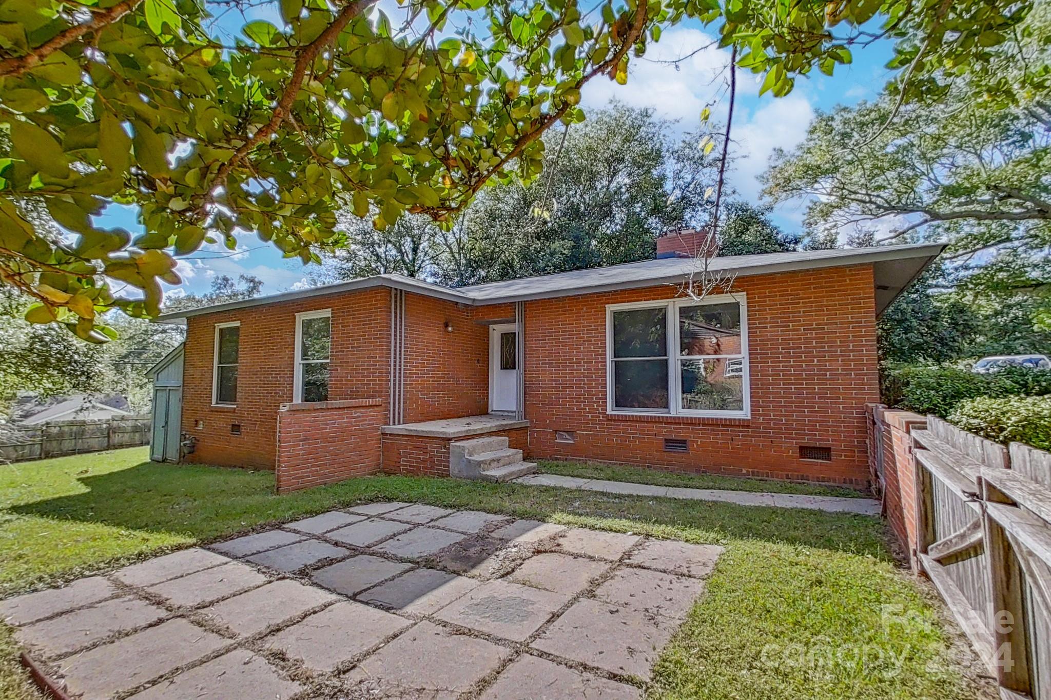 854 E Woodlawn Road Charlotte NC 28209