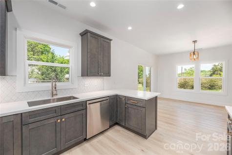 32 Oak Hill Road Candler NC 28715