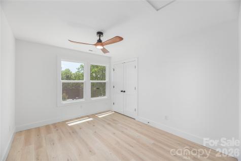 32 Oak Hill Road Candler NC 28715