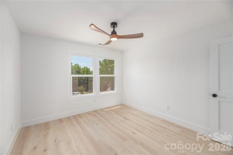 32 Oak Hill Road Candler NC 28715