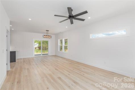 32 Oak Hill Road Candler NC 28715