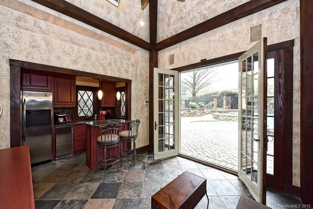 2215 Sharon Lane Charlotte NC 28211