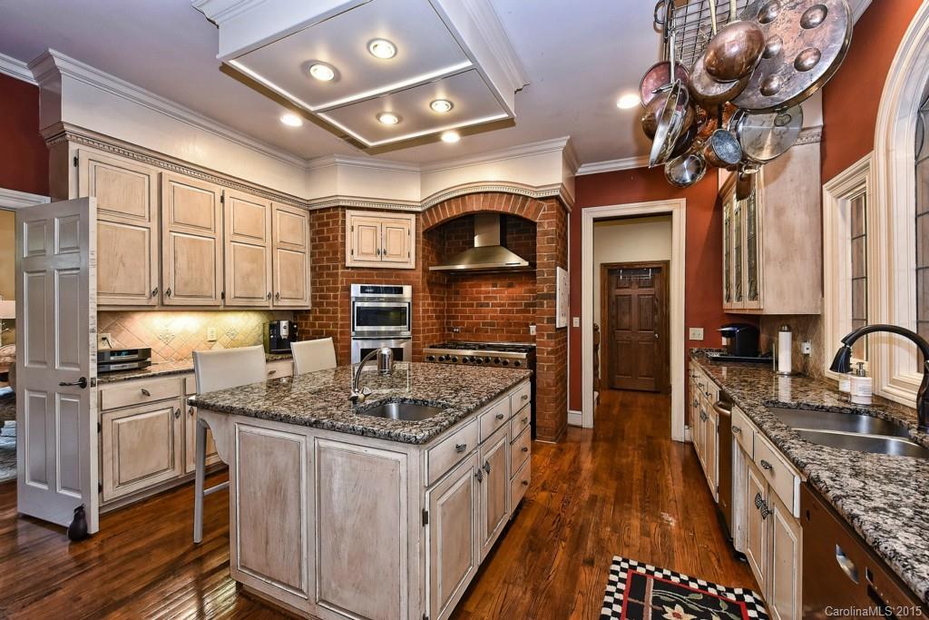 2215 Sharon Lane Charlotte NC 28211