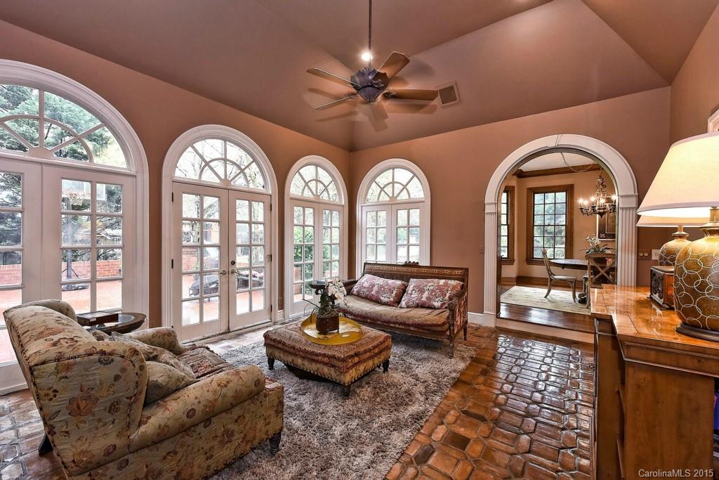 2215 Sharon Lane Charlotte NC 28211