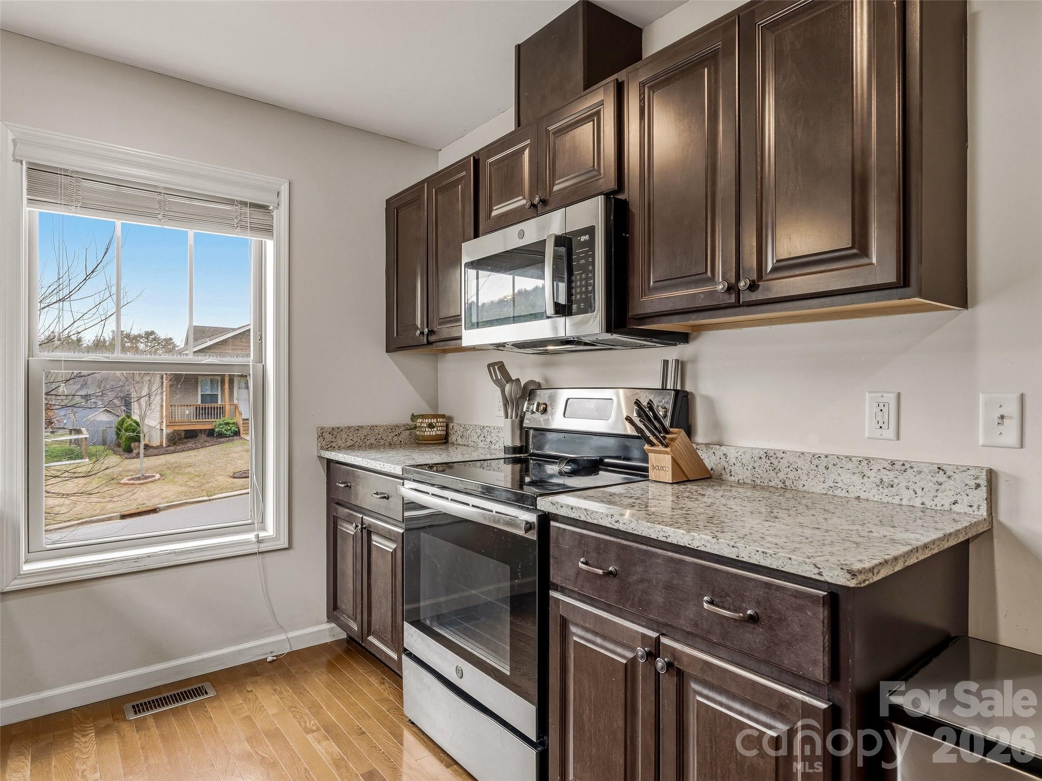 21 Yarrow Meadow Road Weaverville NC 28787