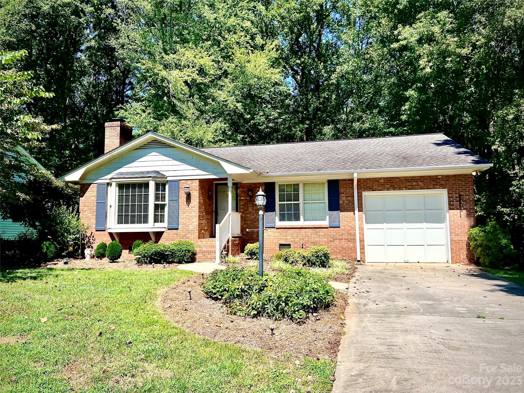 2005 Sunrise Circle Lexington NC 27295