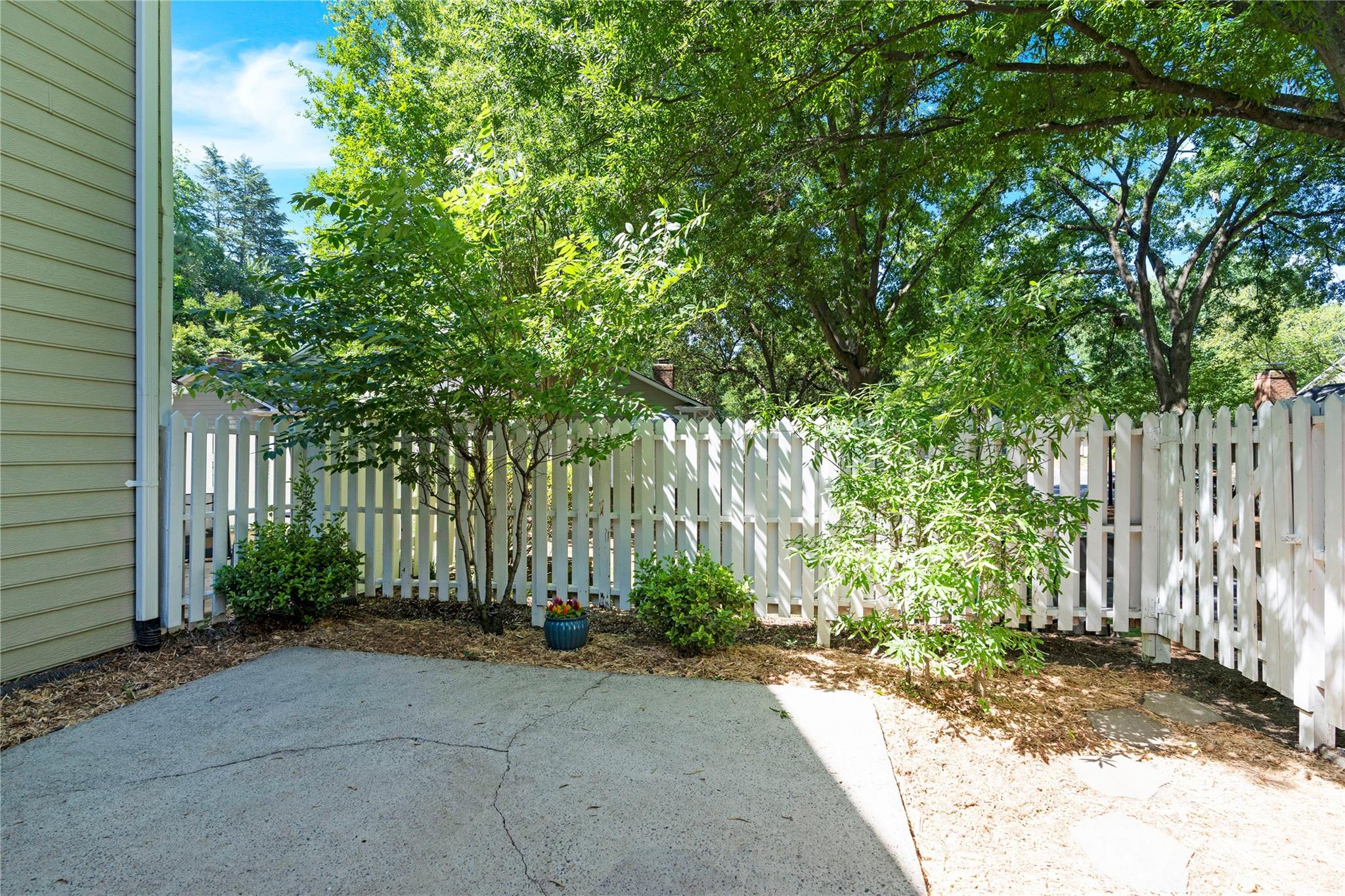 2734 Tiergarten Lane Charlotte NC 28210