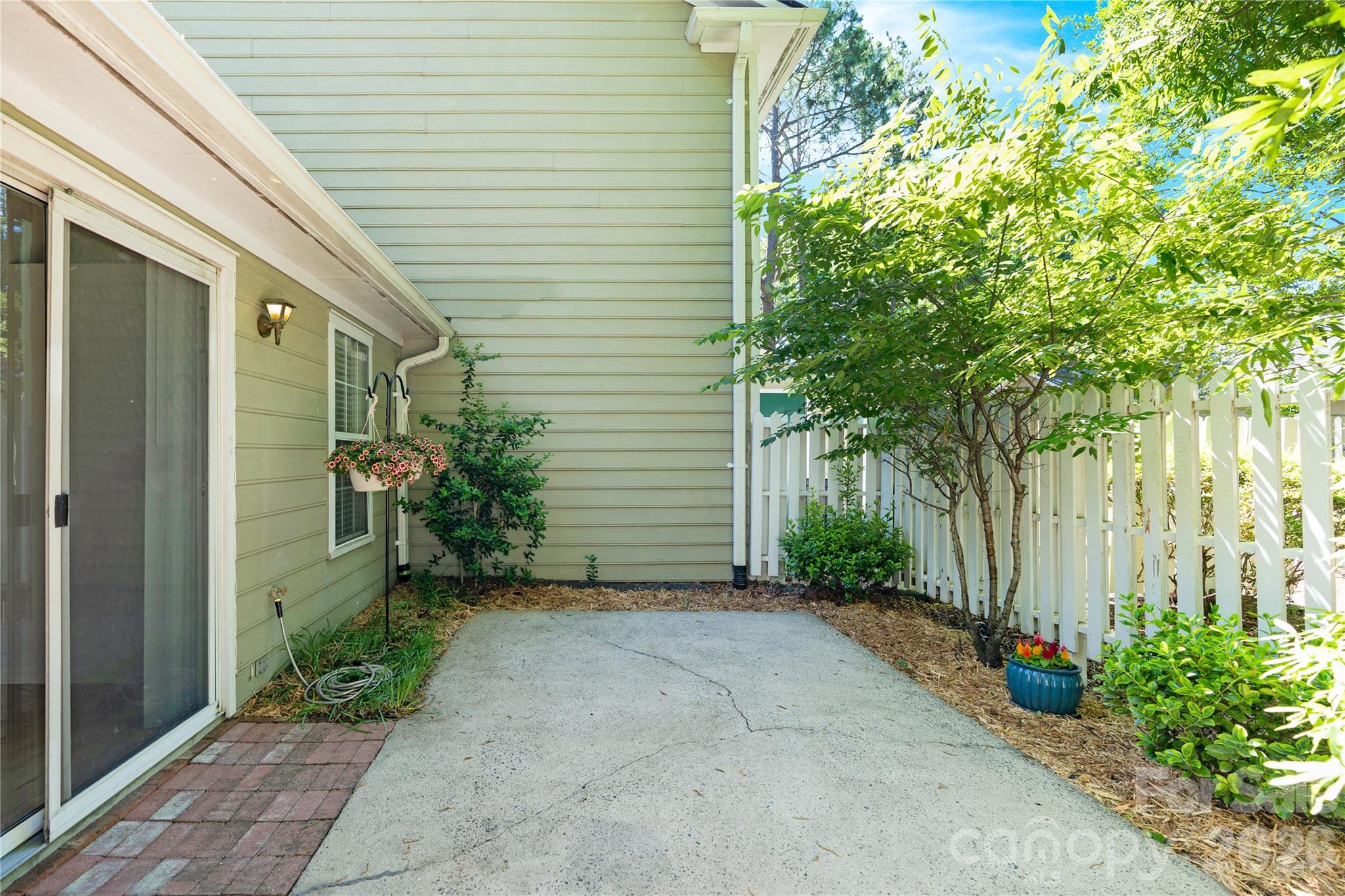 2734 Tiergarten Lane Charlotte NC 28210